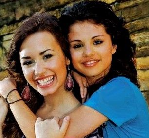 selena_gomez_demi_lovato.jpg